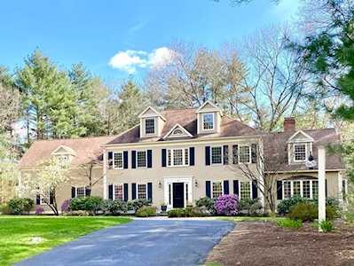 1 Chestnut Ln Medfield, MA 02052