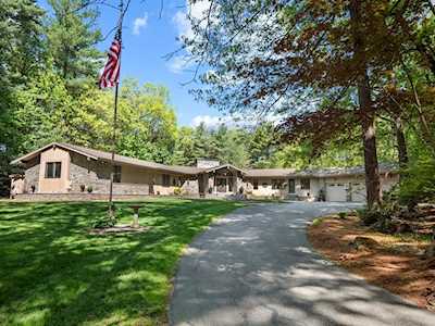 10 Bridle Path Way Tyngsborough, MA 01879