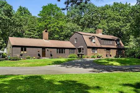 10 Beaver Pond Rd Beverly, MA 01915