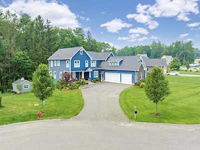33 Pondview Dr East Longmeadow, MA 01028
