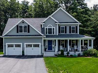 34 Bacon St Pepperell, MA 01463