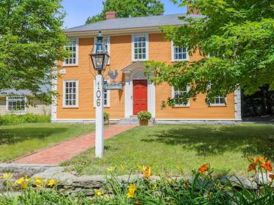 106 Benvenue St Wellesley, MA 02482