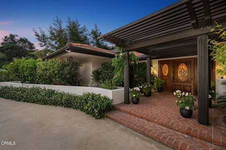 3854 Hampstead Rd La Canada Flintridge, CA 91011