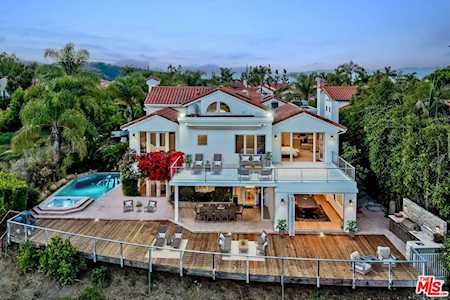 12610 Promontory Rd Los Angeles, CA 90049