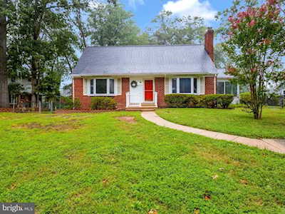 8104 Glover Ct Springfield, VA 22152