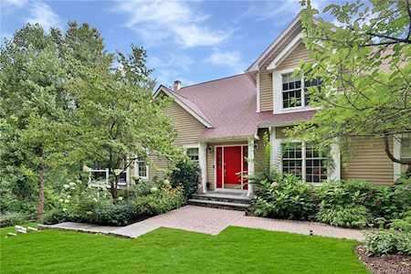 24 Agnew Farm Rd Armonk, NY 10504