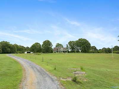 1074 County Road 158 Fyffe, AL 35971
