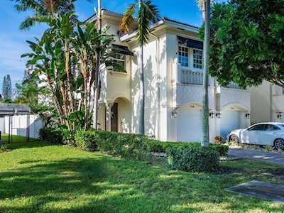 1946 NE 32nd St #1946 Lighthouse Point, FL 33064