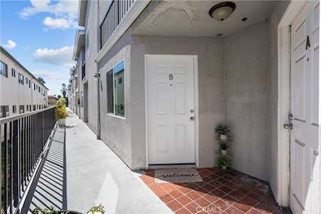 1717 Scott Rd #2 Burbank, CA 91504