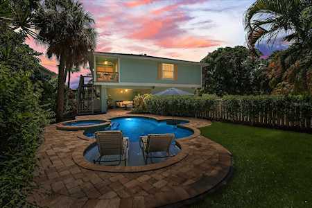 304 58th St #B Holmes Beach, FL 34217