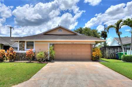 5681 SW 99th Ln Cooper City, FL 33328