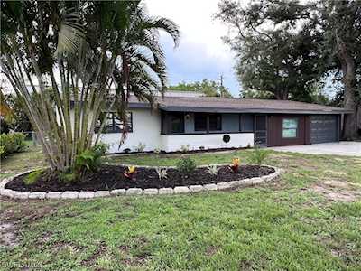 1423 Davis Dr Fort Myers, FL 33919