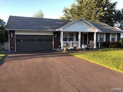 315 Fourbush Ct Winfield, MO 63389