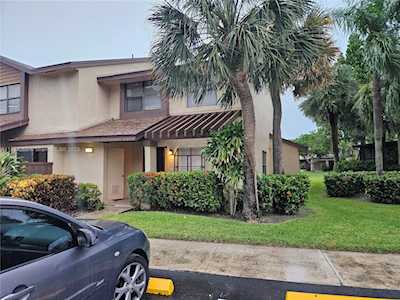 3952 Cocoplum Cir #H Coconut Creek, FL 33063