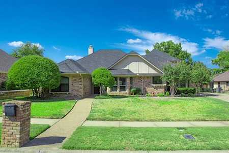516 Evergreen Drive Hurst, TX 76054
