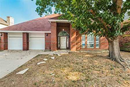 2803 Redstone Drive Arlington, TX 76001