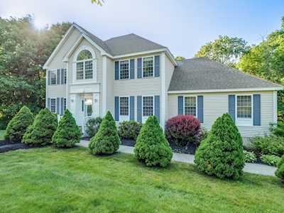 11 Maple Ridge Rd Methuen, MA 01844