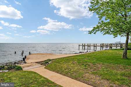 2124 Lake Dr Pasadena, MD 21122