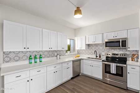 353 E Thomas Road #C405 Phoenix, AZ 85012