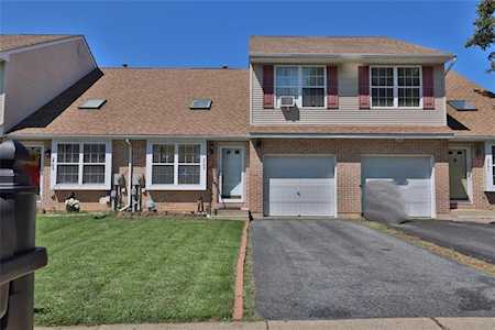 2743 Victoria Ln Easton, PA 18045