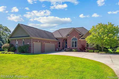 218 W Auburn Trl Brighton Twp, MI 48114