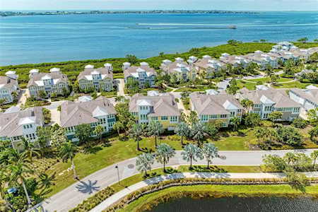 363 Compass Point Dr #202 Bradenton, FL 34209