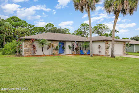 2279 Woodlawn Circle Melbourne, FL 32934
