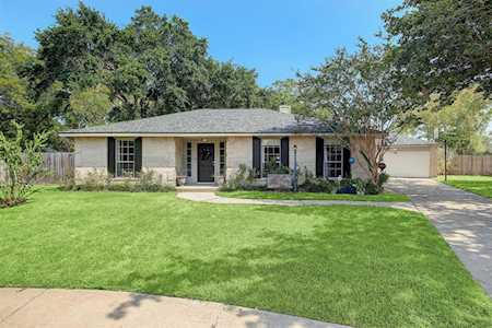 16311 Barcelona Dr Friendswood, TX 77546