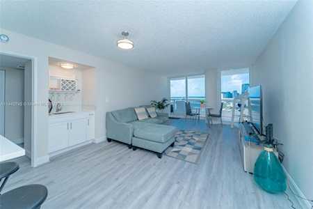 1717 N Bayshore Dr #A-3353 Miami, FL 33132