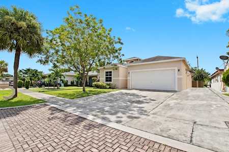 721 SW 4th St Dania Beach, FL 33004