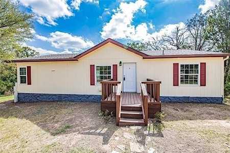 5905 Flint Drive Granbury, TX 76048