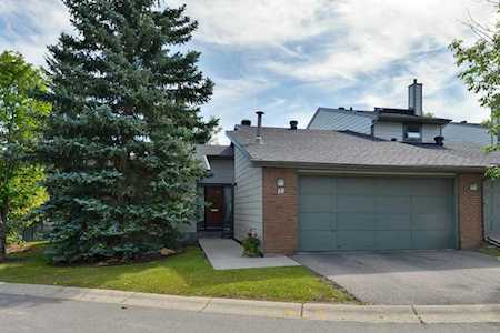 185 Woodridge Dr SW #18 Calgary, AB t2w3x7