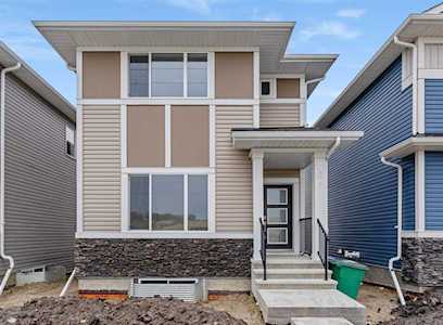 908 Bayview Rise SW Airdrie, AB T4B 5K3