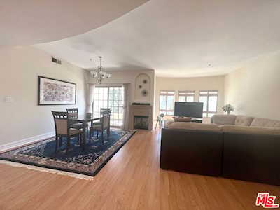 4601 Coldwater Canyon Ave #202 Studio City, CA 91604