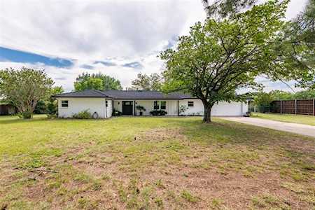 6818 Peaceful Valley Drive Burleson, TX 76028
