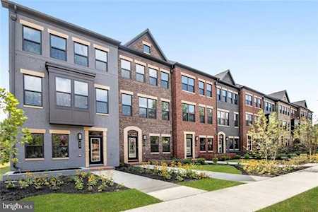 5365 8th Rd S Arlington, VA 22204