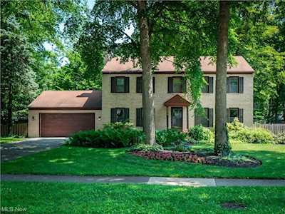 27219 Sturbridge Ln Westlake, OH 44145