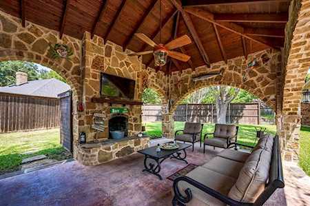 5009 Ridgeview Court North Richland Hills, TX 76180