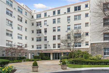 1 Stoneleigh Plaza #1L Bronxville, NY 10708