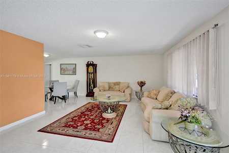8209 NW 14th St Plantation, FL 33322