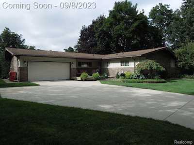 60553 Coachman Washington, MI 48094
