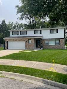 182 N Pioneer Dr Addison, IL 60101