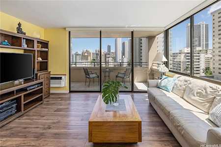 2410 Cleghorn Street #1103 Honolulu, HI 96815
