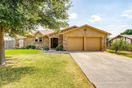 6512 Circleview Drive North Richland Hills, TX 76180