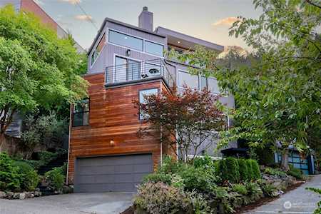 2909 4th Ave W Seattle, WA 98119