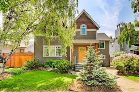 739 Alexander Crescent NW Calgary, AB T2M 4B8