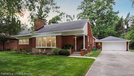 17461 W Kinloch St Redford Twp, MI 48240
