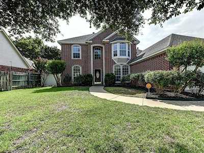 6411 Creekbend Court Arlington, TX 76001