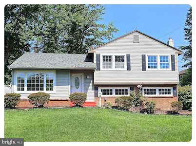 25 E Avon Dr Claymont, DE 19703