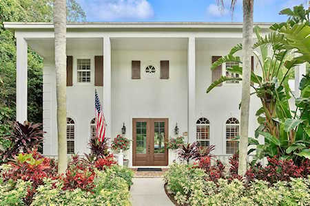 16 N Ridgeview Road Sewalls Point, FL 34996
